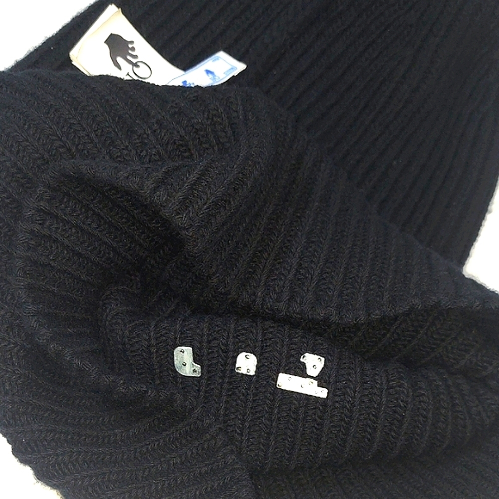 Off-White Black Ribbed Metal Decal Beanie with Tags - Picture 8 of 9